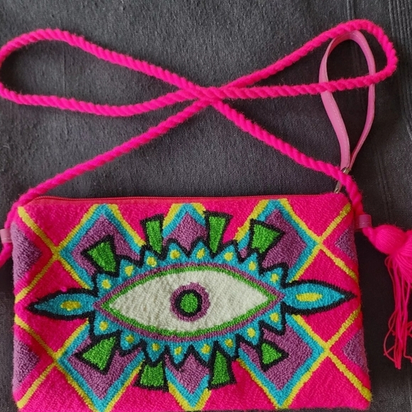 Authentic Wayuu Mochila Colombian Bag Medium Clutch Evil Eye Hot Pink Crossbody - Picture 1 of 5